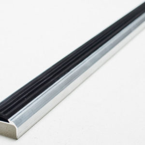 Профиль угловой с одной резиновой вставкой Длина 3 м Ширина 42 мм